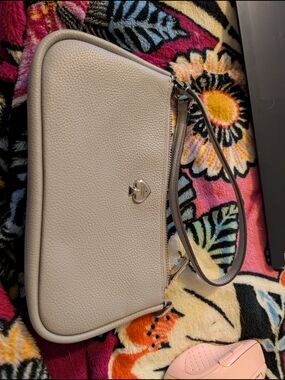 Kate Spade Grey Wristlet